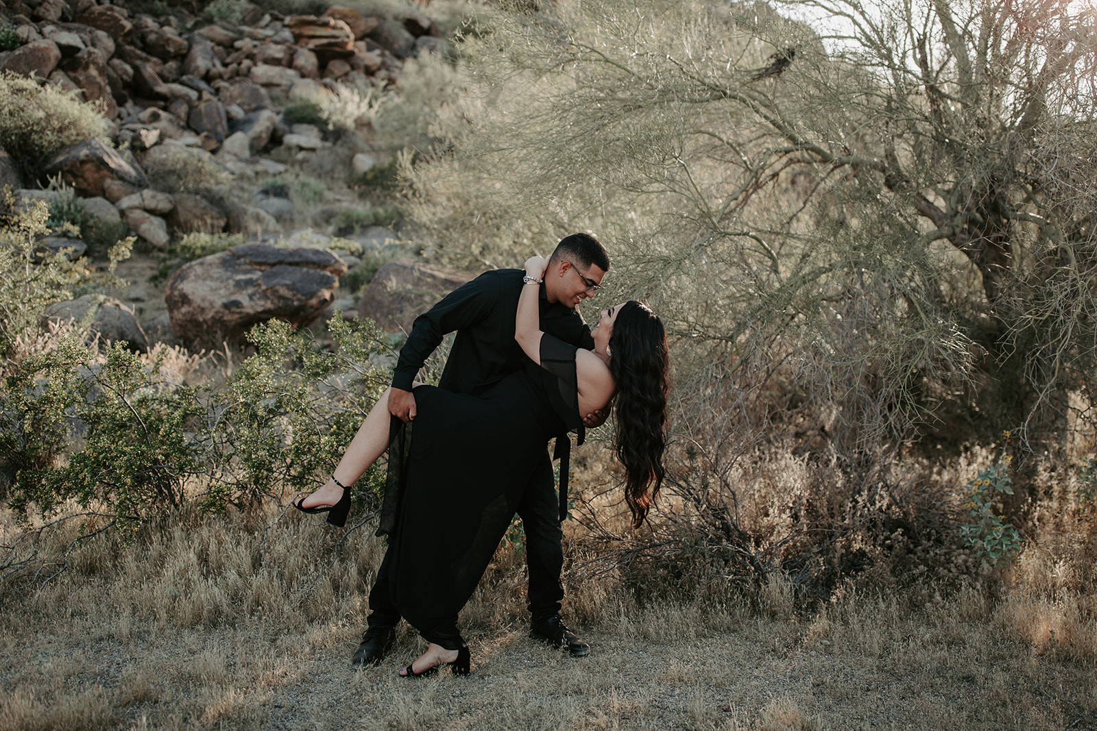 Arizona Desert Engagement Session by Isabella Lusk Photography. Includes posing inspiration for an outdoor couples session and wedding planning tips. Book your couples session and browse the blog for more inspiration #couples #photography #couplesphotography #Arizonaphotographer